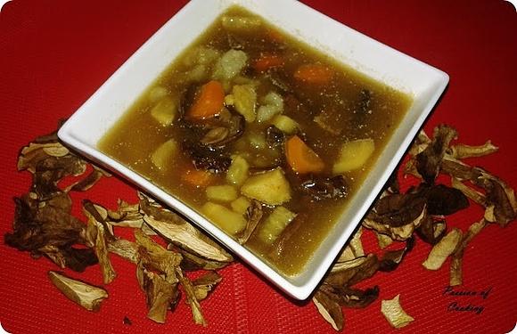 Zupa grzybowa z ziemniaczanymi kluskami