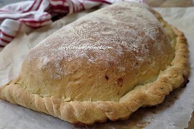 Cudduruni z brokułami - focaccia nadziewana warzywami