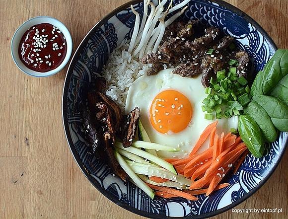 Bibimbap z wołowiną bulgogi