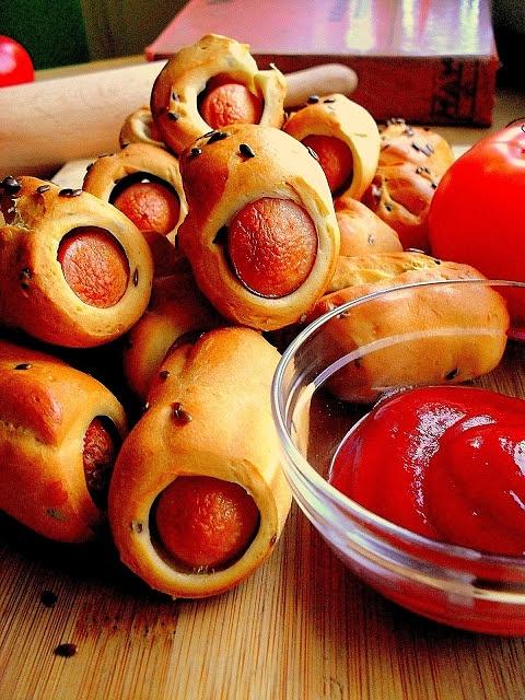 Kiełbaski w cieście drożdżowym na przystawkę