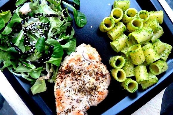 Pietruszkowe pesto i oliwa z oliwek północy
