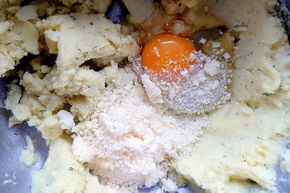 Obiad dzień po: co zrobić z nadmiarem puree ziemniaczanego
