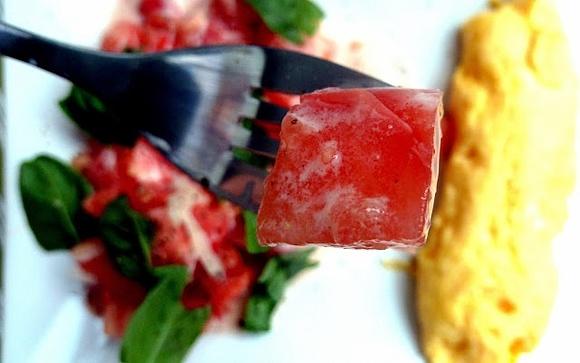 Prosty kremowy omlet na dwa jajka