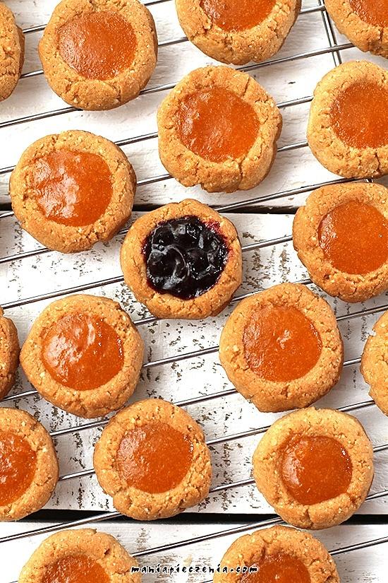 Migdałowe oczka bez glutenu i jajek z dżemem