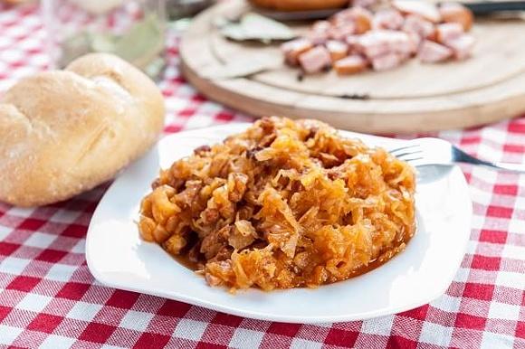 Rozgrzewający bigos na zimne dni
