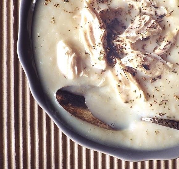 Biała zupa z quinoa i kurczakiem