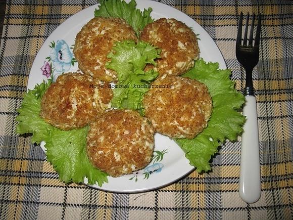 Kotlety z jajek z sosem chrzanowym