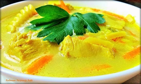 Zupa curry z kurczakiem i makaronem