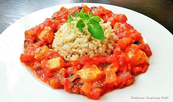Kurczak w lekkim sosie pomidorowym z oregano