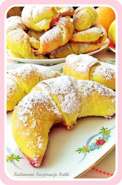 Rogaliki z dżemem wiśniowym