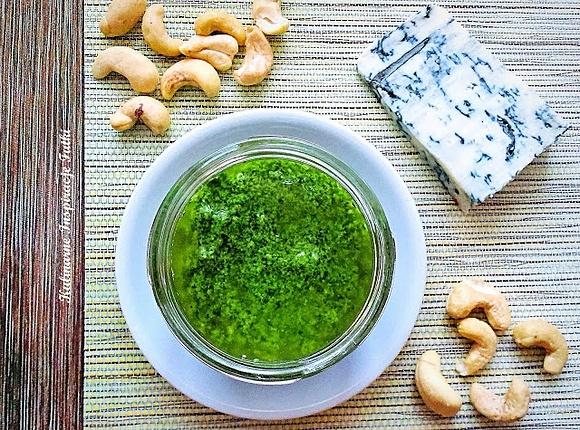Pesto z greckiej bazylii i sera gorgonzola