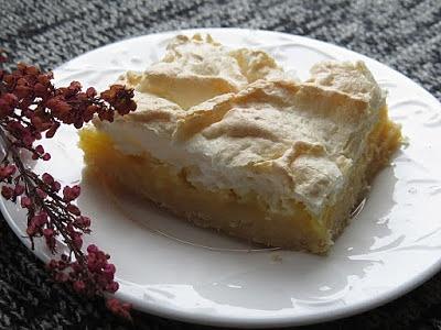 Kruche ciasto z lemon curd i bezą