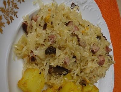 Kapusta zasmażana - przepis na smaczne dodatki do świątecznych dań
