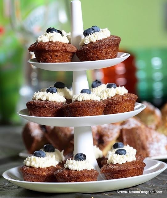 Muffiny marchewkowe z cynamonem i cukrem trzcinowym