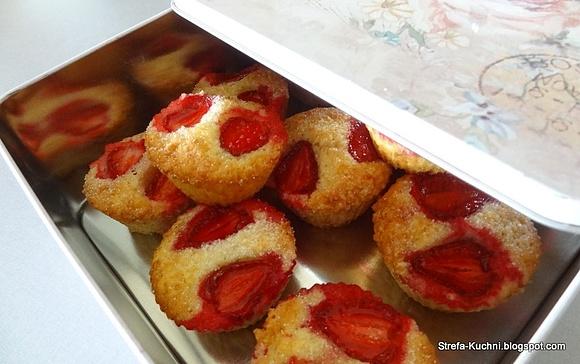 Muffiny jogurtowe z truskawkami