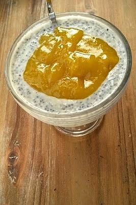 Zdrowe śniadanie z chia i mango