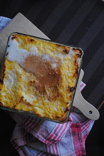 Dyniowy ryż z jabłkiem i kremówką, zapiekany – przepis na jesienne ciasto