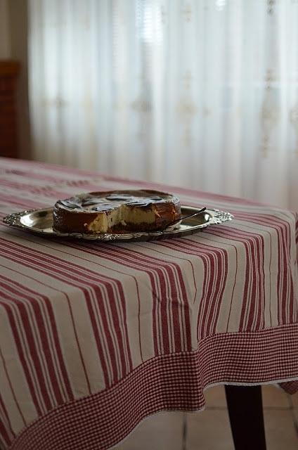 Sernik chałwowy z pasty tahini
