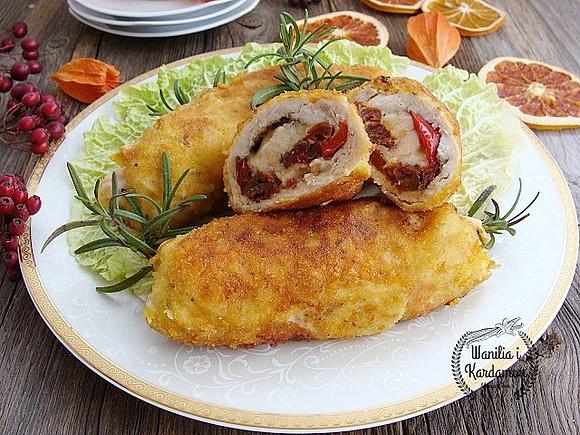 Roladki drobiowe z suszonymi pomidorami i panierką