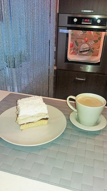 Ciasto Bajka z biszkoptem i wiórkami kokosowymi