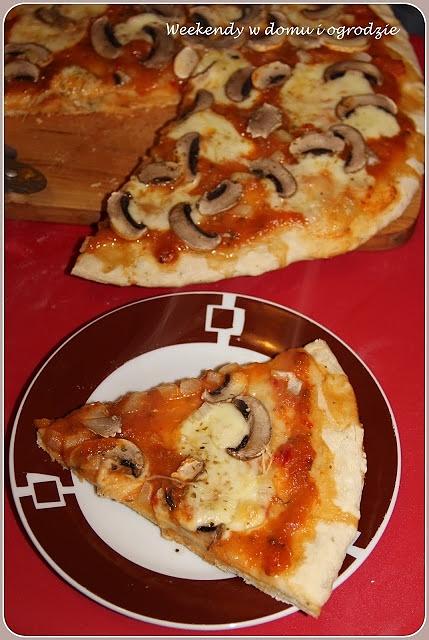 Pizza z pieczarkami