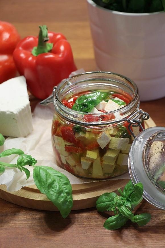 Marynowany ser feta