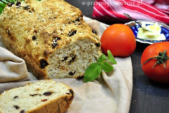 Chleb z suszonymi śliwkami i żurawiną