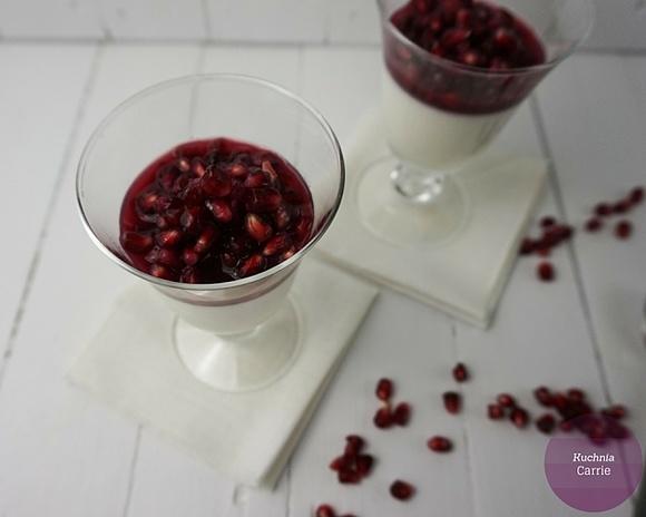 Kokosowa panna cotta z granatem