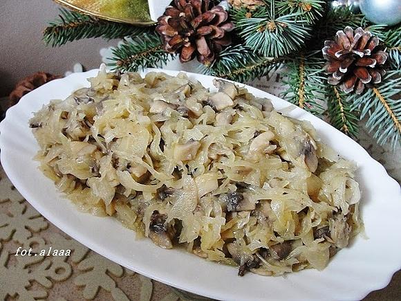 Kapusta z pieczarkami na świątecznym stole