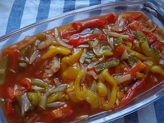 Mintaj w zalewie z pieczoną papryką i ketchupem