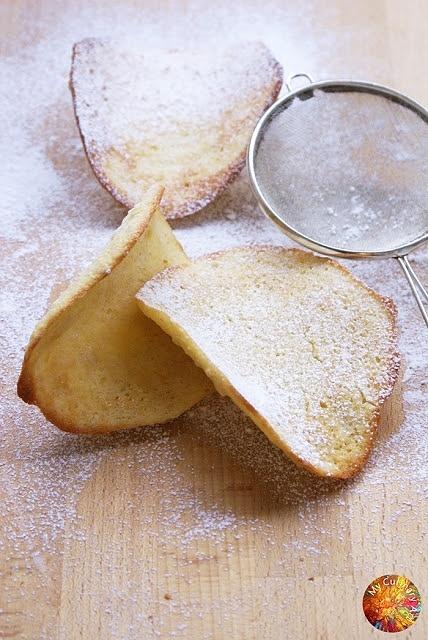 Migdałowe ciasteczka w kształcie dachówek