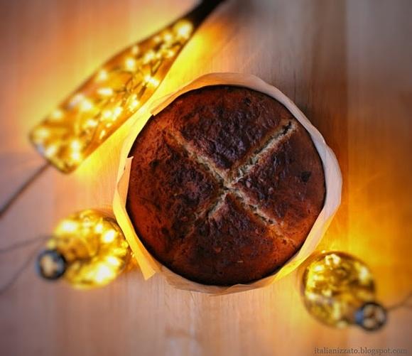 Panettone - włoska świąteczna babka z Mediolanu