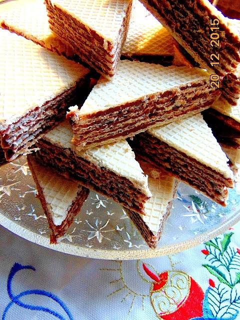 Wafelki korzenne z cynamonem i przyprawami do świąt
