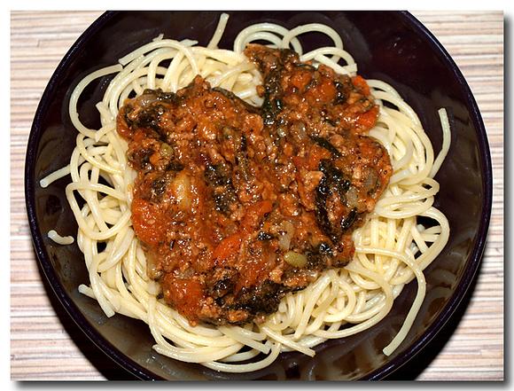 Spaghetti z mięsem mielonym i warzywami