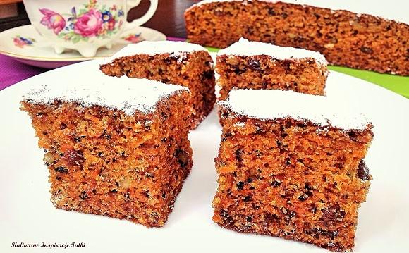 Korzenne ciasto marchewkowe z bakaliami