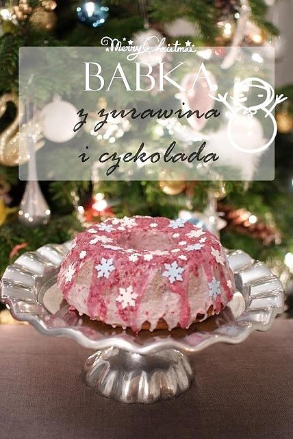 Świąteczna babka z żurawiną, orzechami i czekoladą