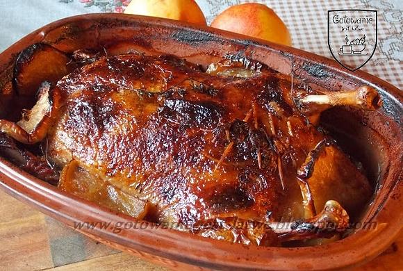 Kaczka świąteczna nadziewana mięsem i śliwkami