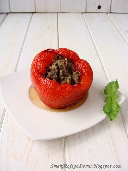 Papryka faszerowana mięsem i pieczarkami