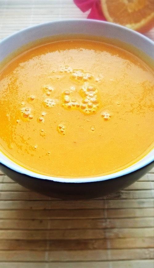 Zupa dyniowo-pomarańczowa z chili