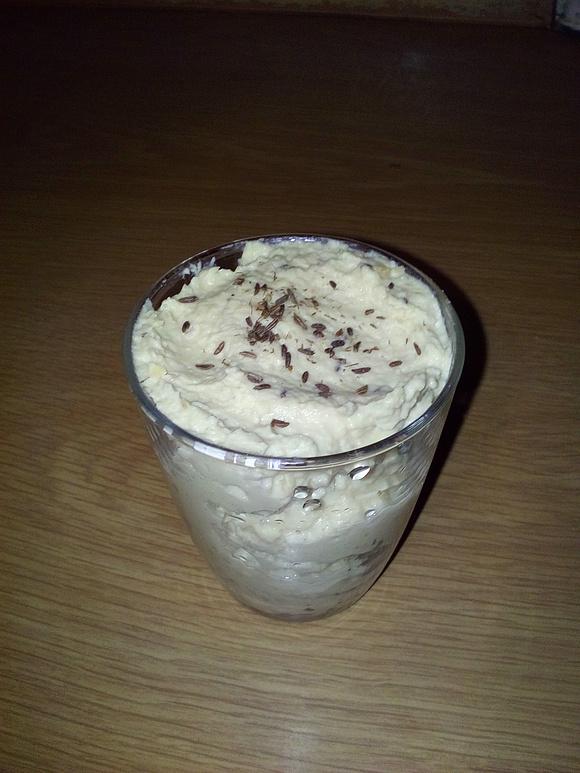 Hummus na kanapki - przepis na zdrową pastę z cieciorki i tahini