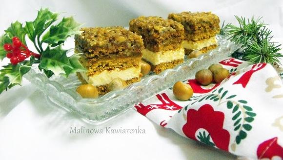 Miodownik - przepis na ciasto przekładane kremem i orzechami