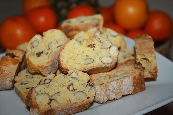Cantucci z migdałami - włoskie ciasteczka do kawy i herbaty