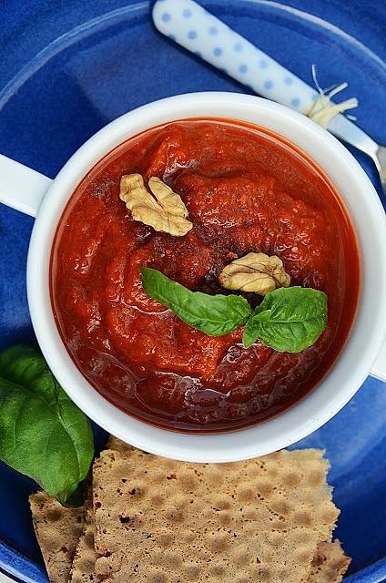 Pikantna pasta z pieczonej papryki muhammara