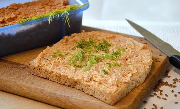 Wege pasztet z quinoi i tofu o smaku papryki
