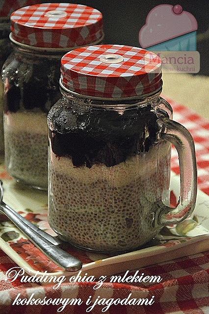 Pudding chia z mlekiem kokosowym i jagodami