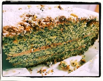 Tort makowy z kremem rumowym