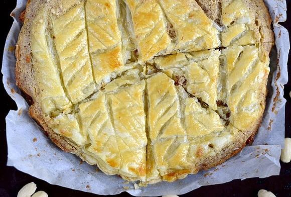 Galette des rois na Trzech Króli z migdałem na szczęście