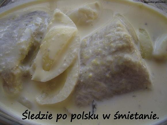 Śledzie po polsku w śmietanie