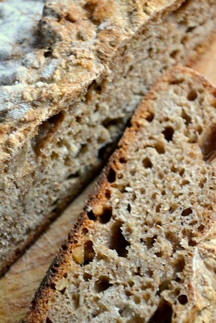 Dzień chleba - mąki i bochenki na śniadanie
