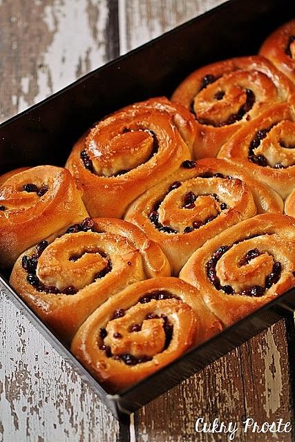 Chelsea Buns - angielskie drożdżówki z rodzynkami